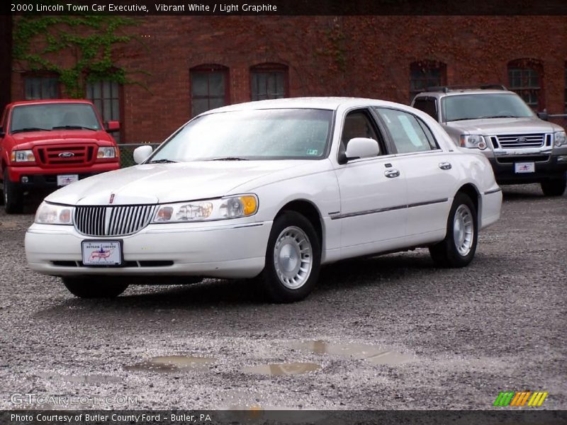 Vibrant White / Light Graphite 2000 Lincoln Town Car Executive
