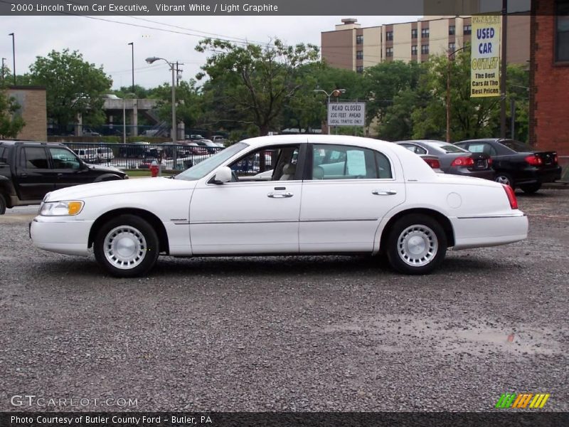Vibrant White / Light Graphite 2000 Lincoln Town Car Executive