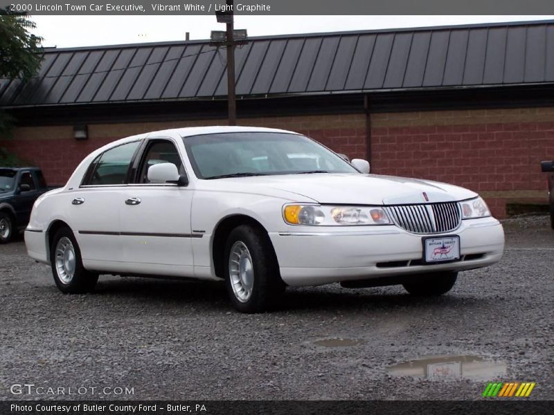 Vibrant White / Light Graphite 2000 Lincoln Town Car Executive