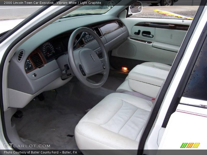Vibrant White / Light Graphite 2000 Lincoln Town Car Executive