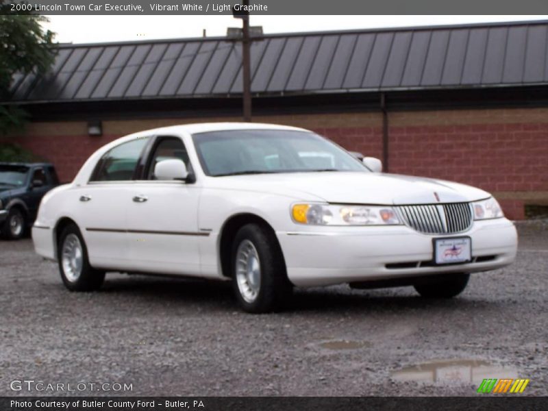 Vibrant White / Light Graphite 2000 Lincoln Town Car Executive