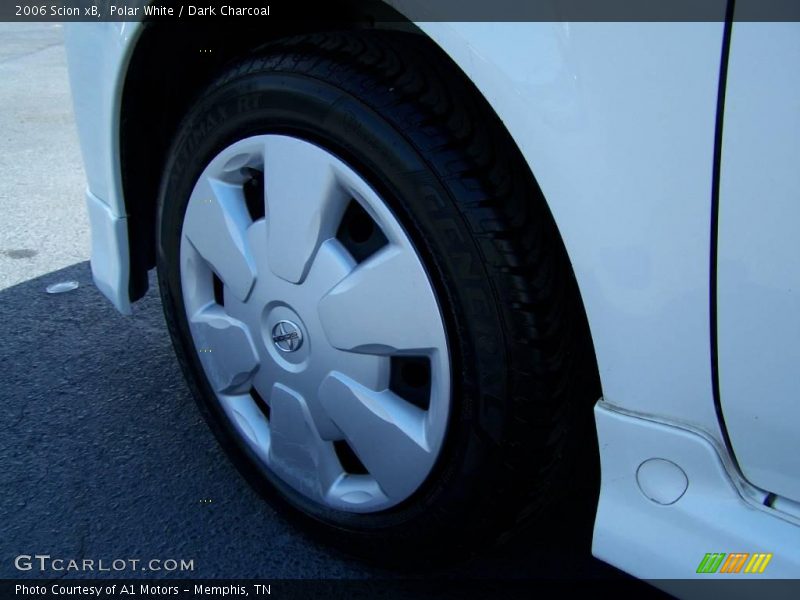 Polar White / Dark Charcoal 2006 Scion xB