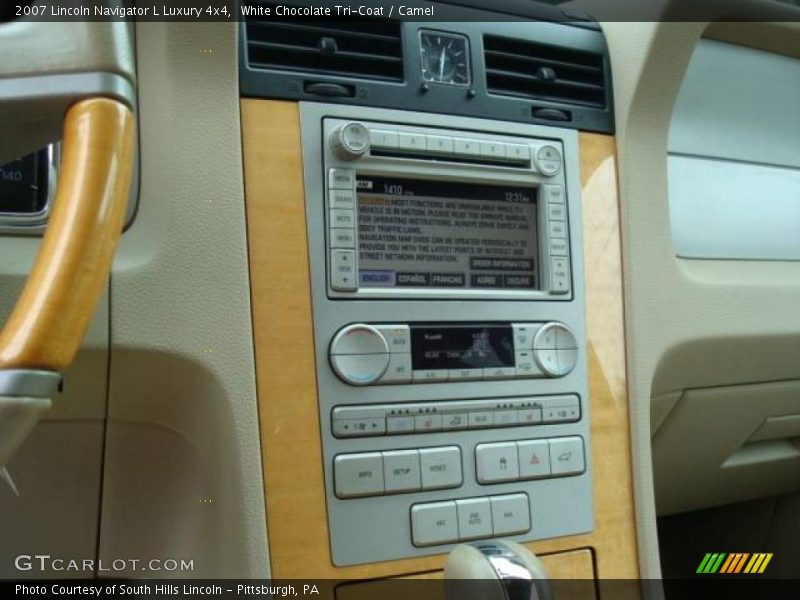 Controls of 2007 Navigator L Luxury 4x4