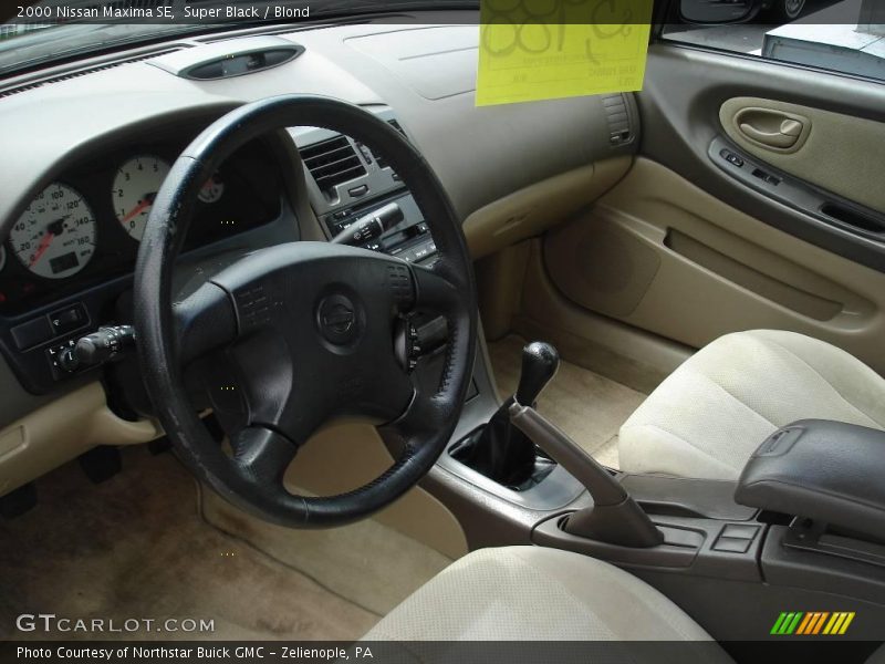 Super Black / Blond 2000 Nissan Maxima SE