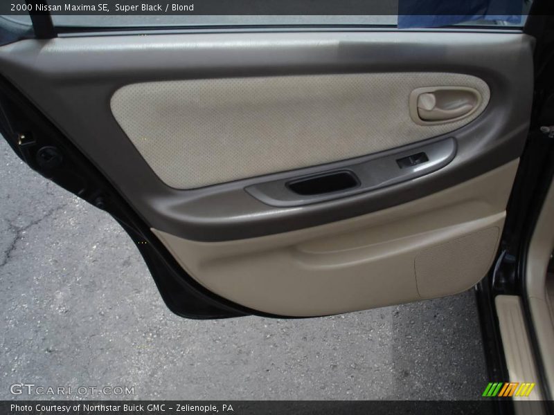 Super Black / Blond 2000 Nissan Maxima SE
