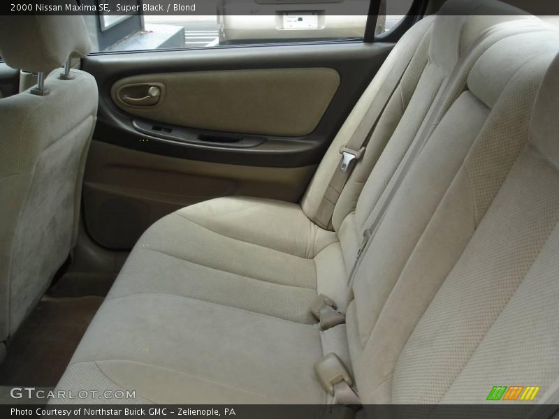 Super Black / Blond 2000 Nissan Maxima SE