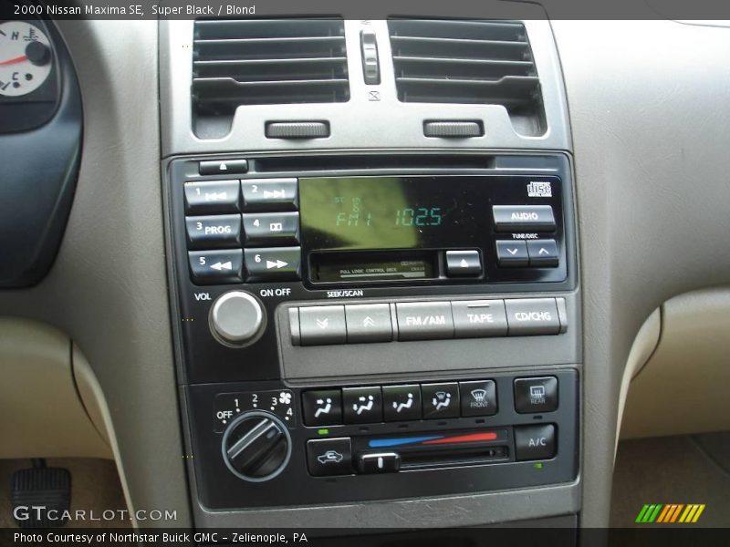 Super Black / Blond 2000 Nissan Maxima SE