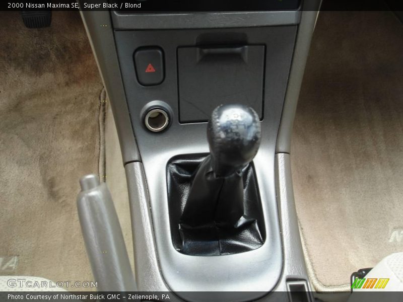 Super Black / Blond 2000 Nissan Maxima SE