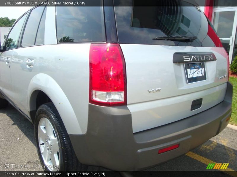 Silver Nickel / Gray 2005 Saturn VUE V6 AWD