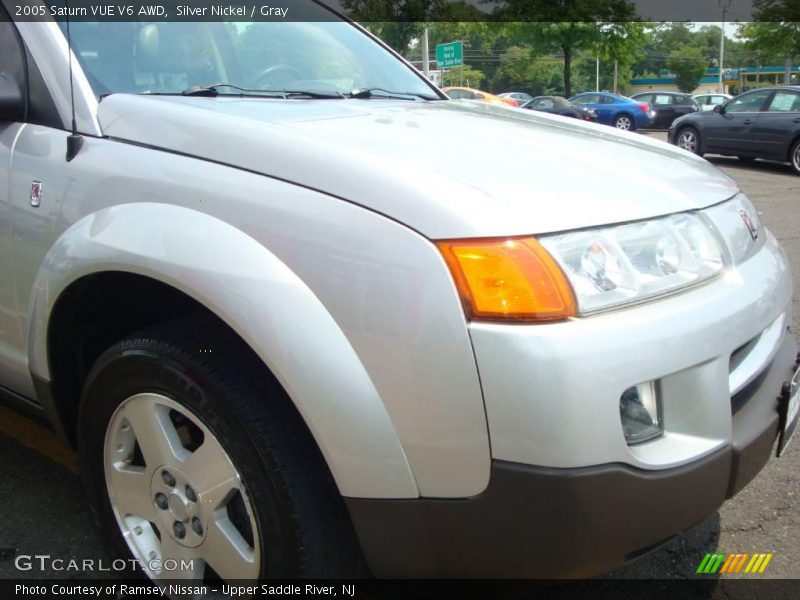 Silver Nickel / Gray 2005 Saturn VUE V6 AWD
