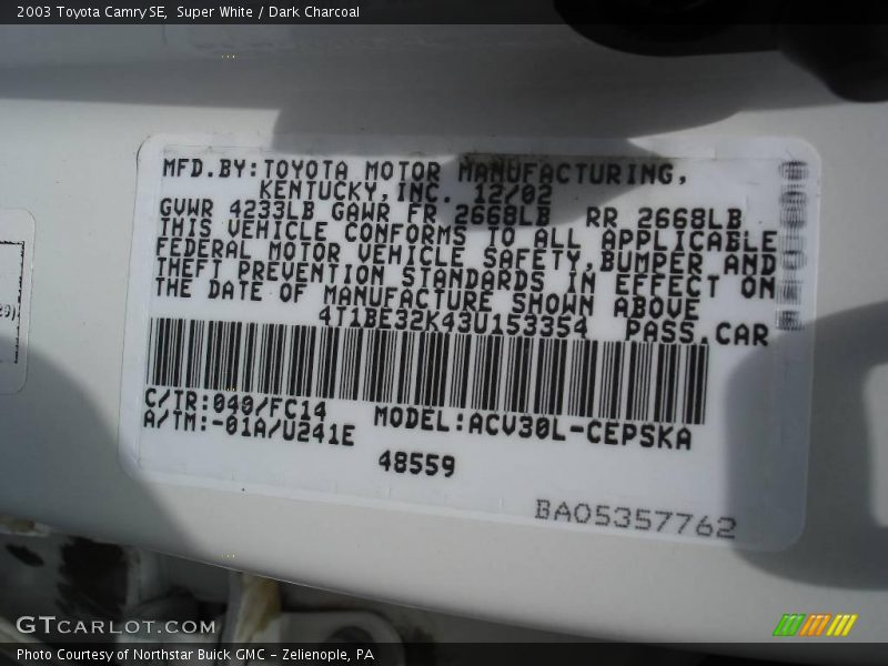 Super White / Dark Charcoal 2003 Toyota Camry SE