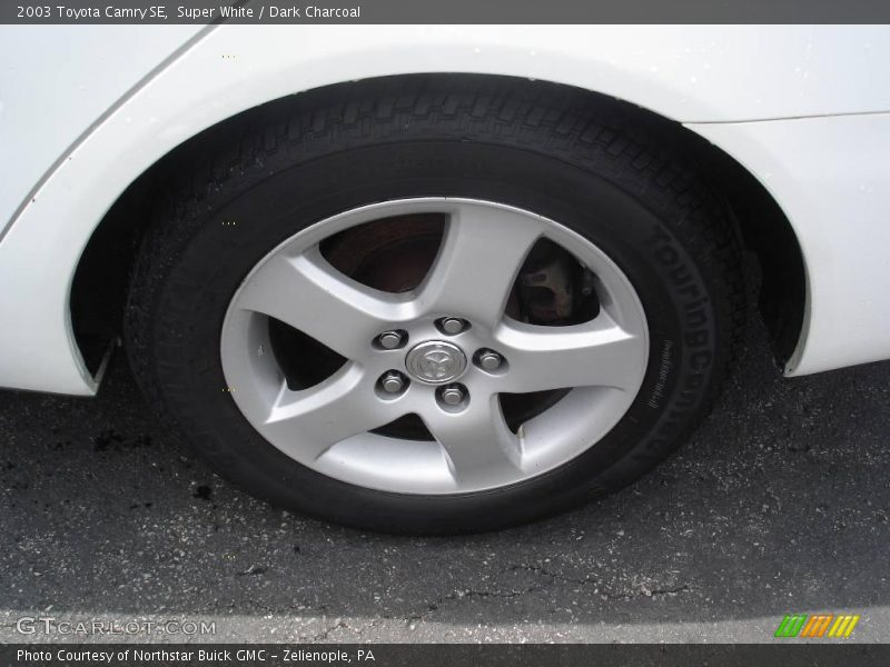 Super White / Dark Charcoal 2003 Toyota Camry SE