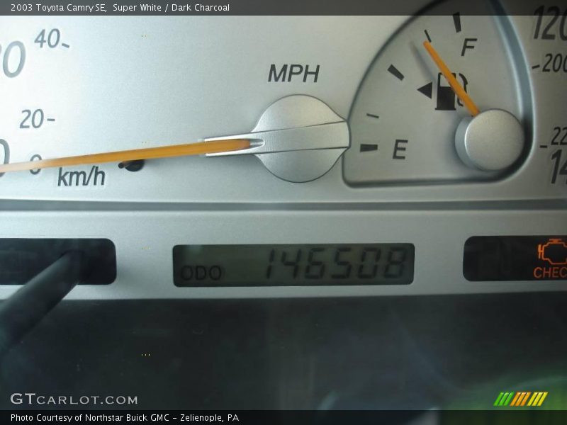 Super White / Dark Charcoal 2003 Toyota Camry SE