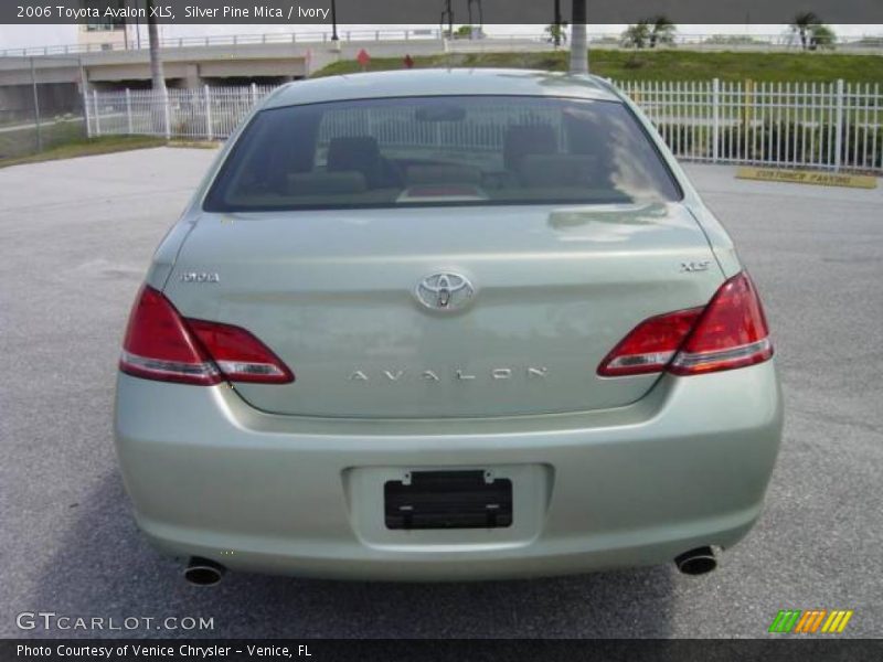 Silver Pine Mica / Ivory 2006 Toyota Avalon XLS