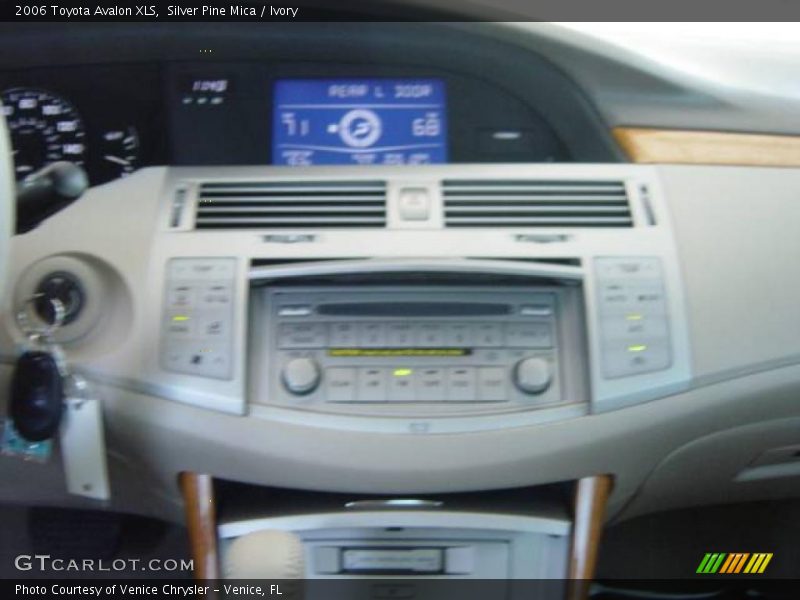 Silver Pine Mica / Ivory 2006 Toyota Avalon XLS