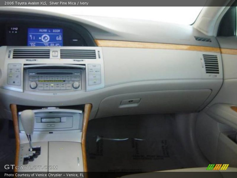 Silver Pine Mica / Ivory 2006 Toyota Avalon XLS