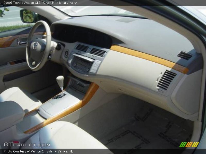 Silver Pine Mica / Ivory 2006 Toyota Avalon XLS