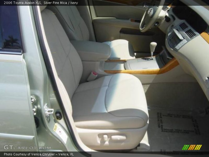 Silver Pine Mica / Ivory 2006 Toyota Avalon XLS