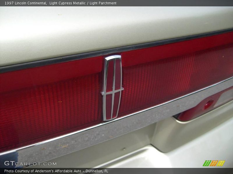 Light Cypress Metallic / Light Parchment 1997 Lincoln Continental