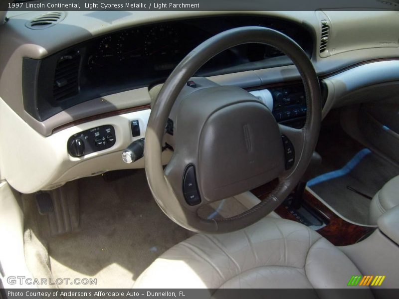 Light Cypress Metallic / Light Parchment 1997 Lincoln Continental