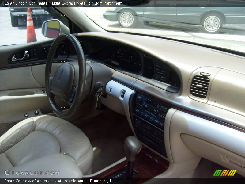 Light Cypress Metallic / Light Parchment 1997 Lincoln Continental