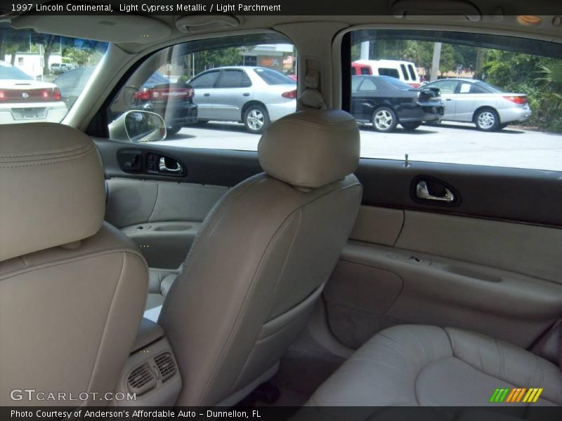 Light Cypress Metallic / Light Parchment 1997 Lincoln Continental
