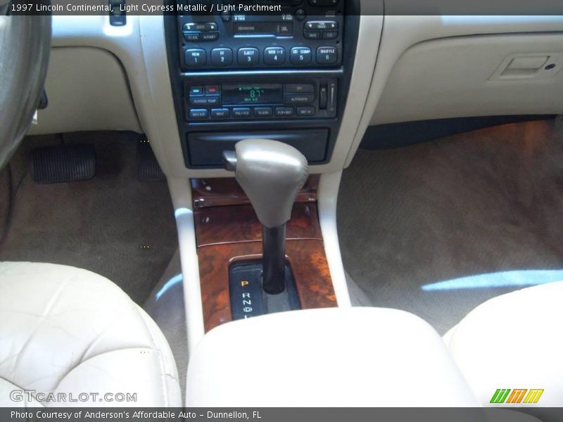 Light Cypress Metallic / Light Parchment 1997 Lincoln Continental