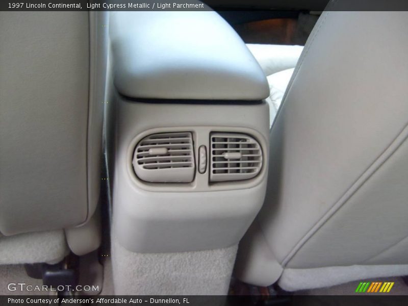 Light Cypress Metallic / Light Parchment 1997 Lincoln Continental