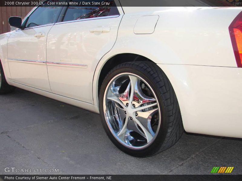 Cool Vanilla White / Dark Slate Gray 2008 Chrysler 300 LX