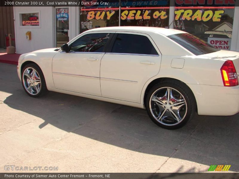 Cool Vanilla White / Dark Slate Gray 2008 Chrysler 300 LX