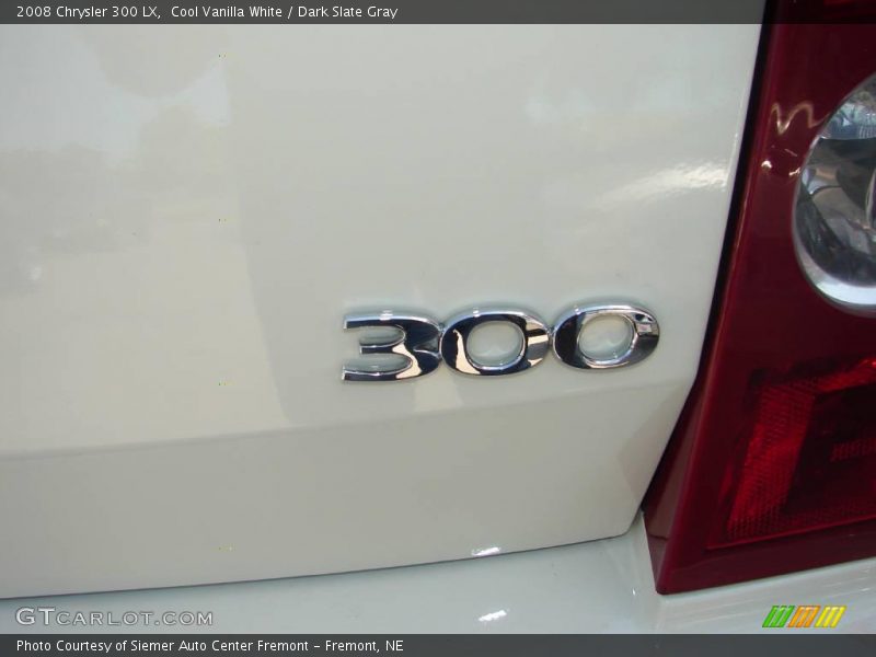 Cool Vanilla White / Dark Slate Gray 2008 Chrysler 300 LX