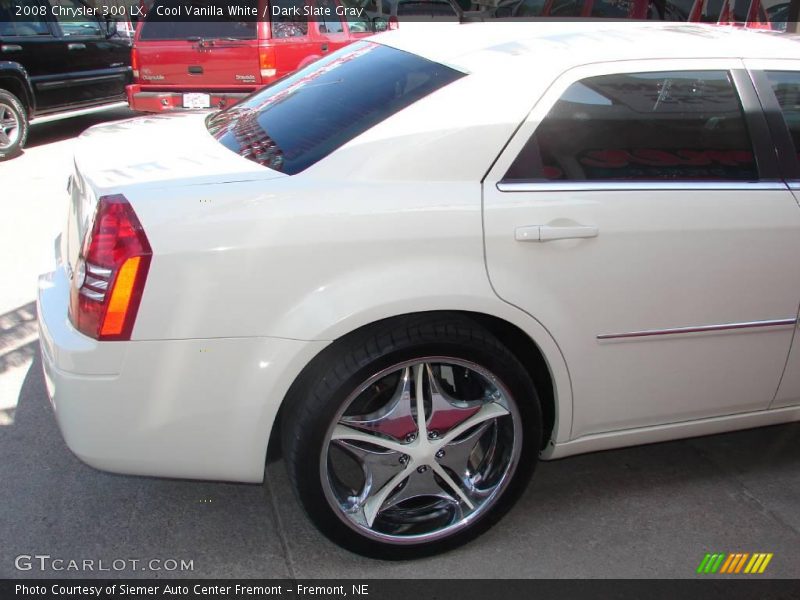 Cool Vanilla White / Dark Slate Gray 2008 Chrysler 300 LX