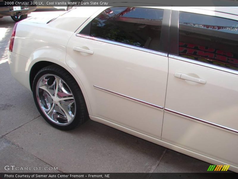 Cool Vanilla White / Dark Slate Gray 2008 Chrysler 300 LX