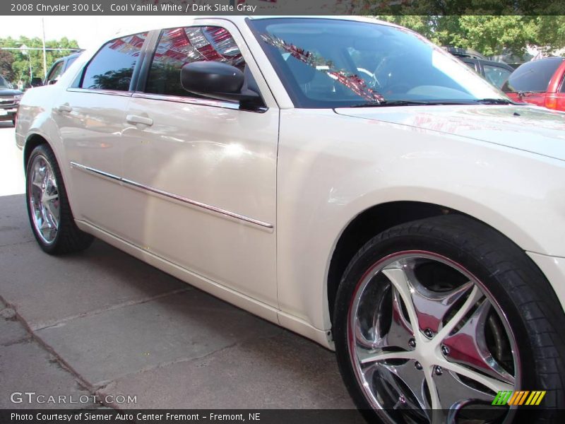 Cool Vanilla White / Dark Slate Gray 2008 Chrysler 300 LX