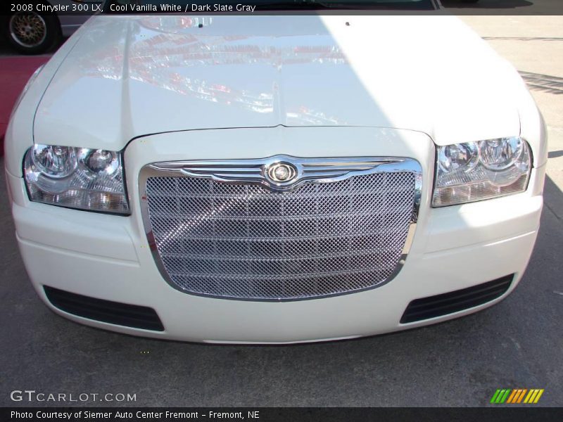 Cool Vanilla White / Dark Slate Gray 2008 Chrysler 300 LX