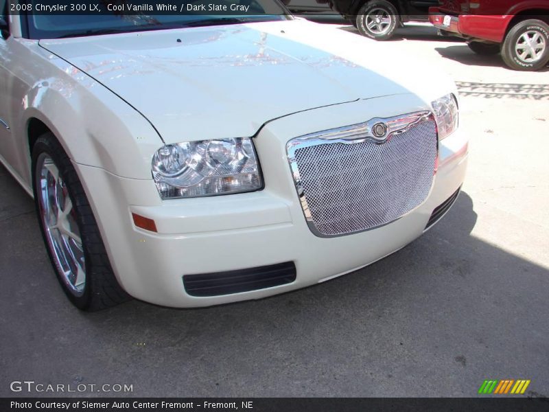 Cool Vanilla White / Dark Slate Gray 2008 Chrysler 300 LX