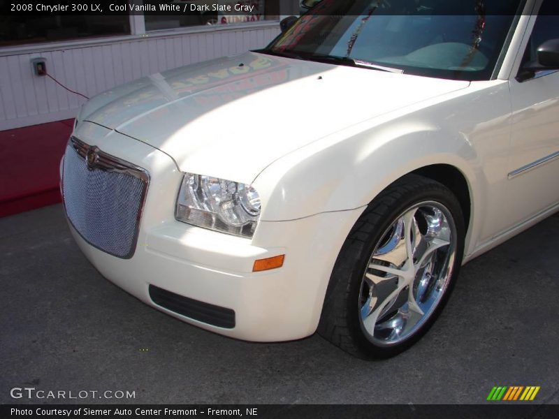 Cool Vanilla White / Dark Slate Gray 2008 Chrysler 300 LX