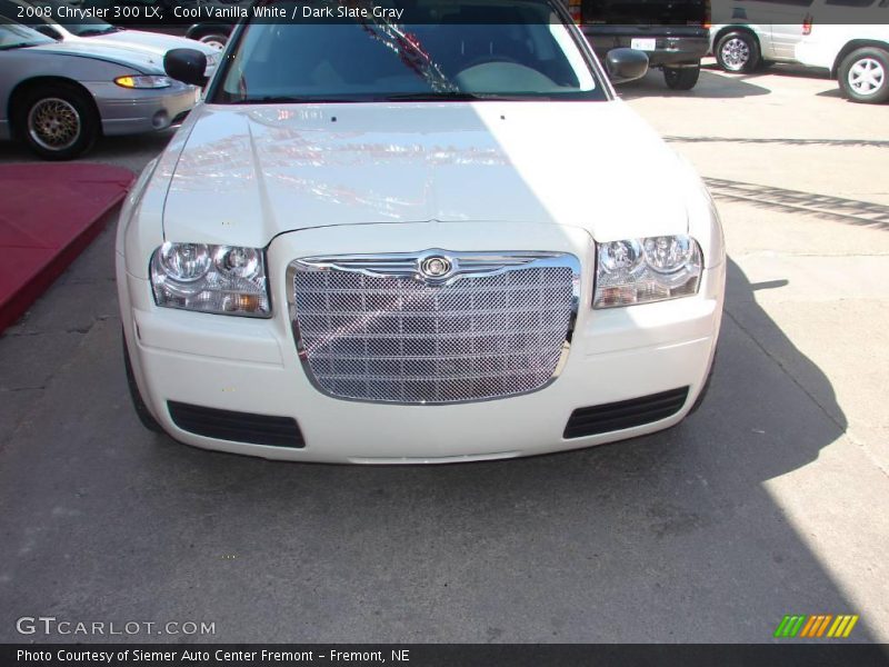 Cool Vanilla White / Dark Slate Gray 2008 Chrysler 300 LX