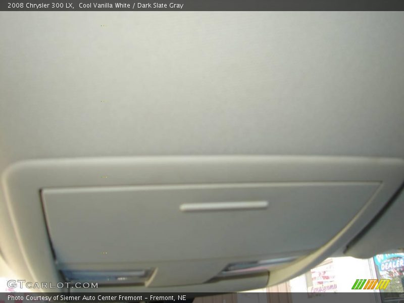 Cool Vanilla White / Dark Slate Gray 2008 Chrysler 300 LX