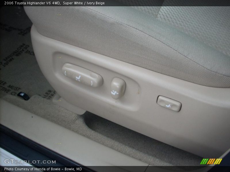 Super White / Ivory Beige 2006 Toyota Highlander V6 4WD
