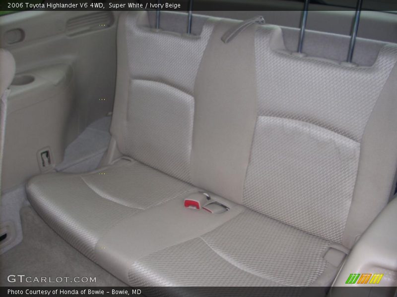 Super White / Ivory Beige 2006 Toyota Highlander V6 4WD