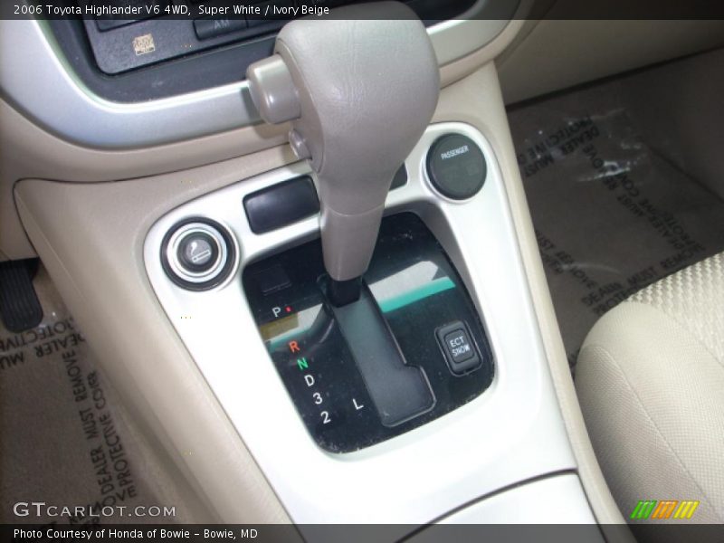 Super White / Ivory Beige 2006 Toyota Highlander V6 4WD