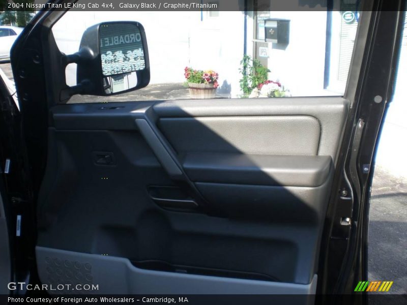 Galaxy Black / Graphite/Titanium 2004 Nissan Titan LE King Cab 4x4