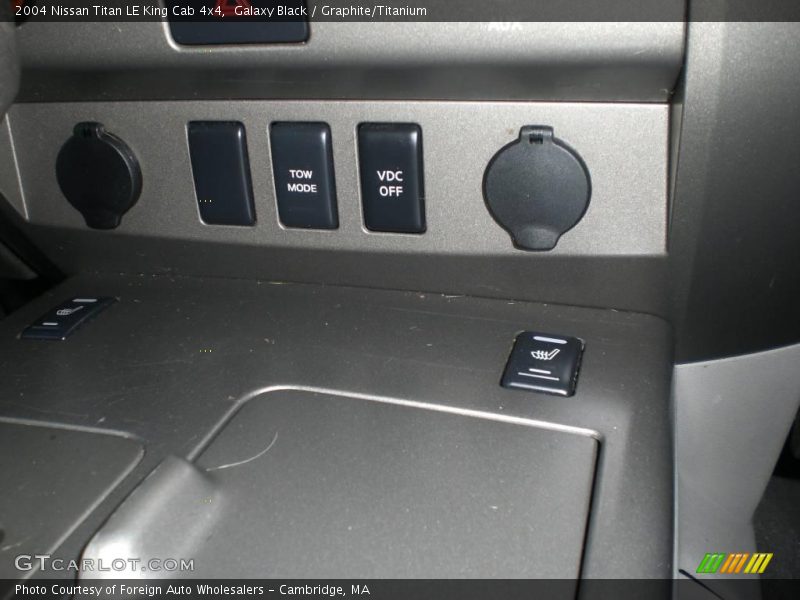 Galaxy Black / Graphite/Titanium 2004 Nissan Titan LE King Cab 4x4