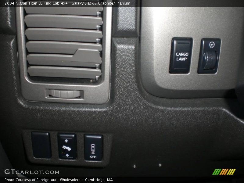Galaxy Black / Graphite/Titanium 2004 Nissan Titan LE King Cab 4x4