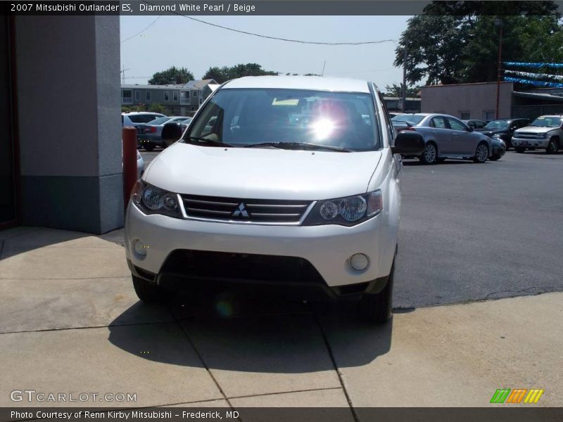 Diamond White Pearl / Beige 2007 Mitsubishi Outlander ES