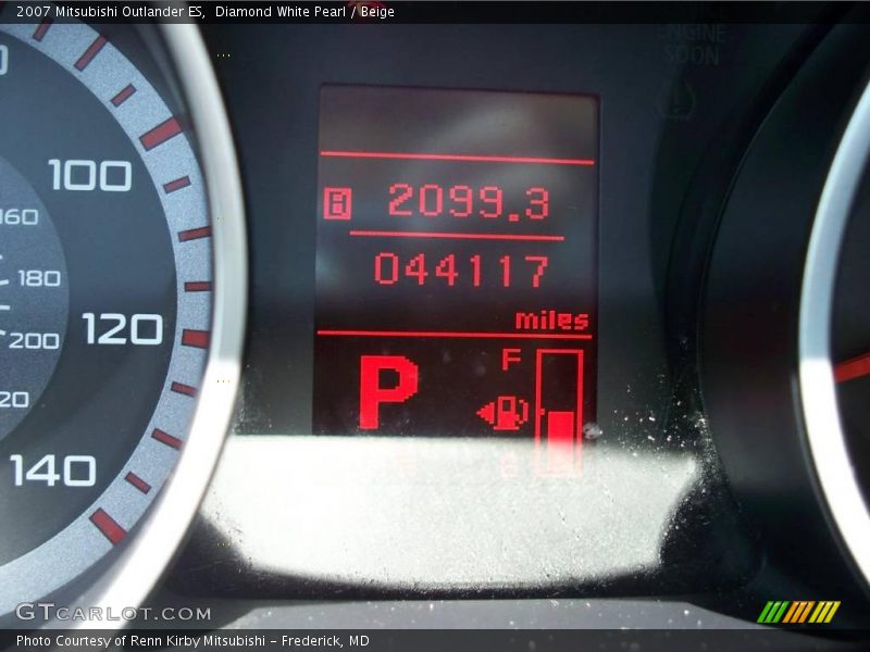 Diamond White Pearl / Beige 2007 Mitsubishi Outlander ES