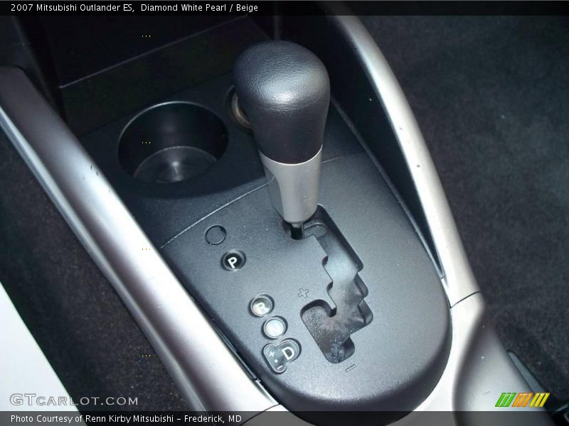 Diamond White Pearl / Beige 2007 Mitsubishi Outlander ES