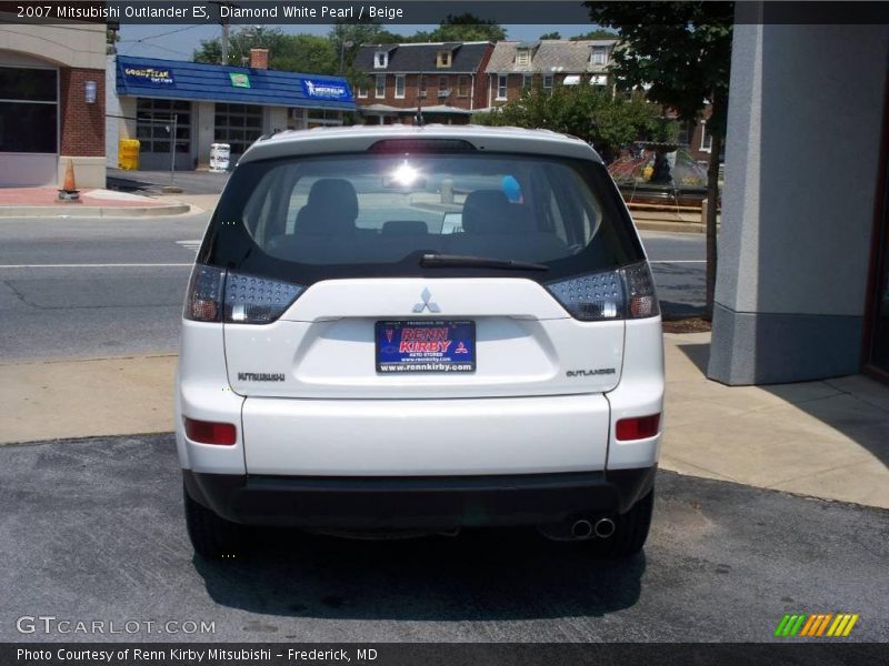 Diamond White Pearl / Beige 2007 Mitsubishi Outlander ES