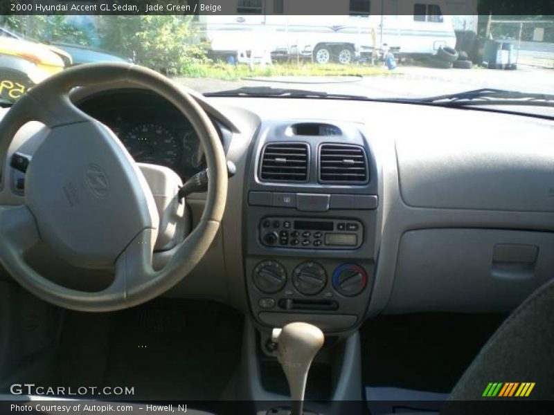 Jade Green / Beige 2000 Hyundai Accent GL Sedan